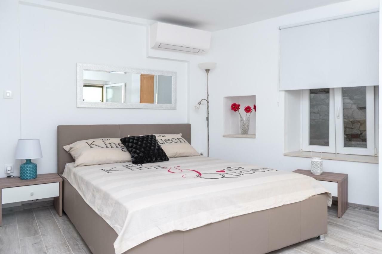 Bounty Apartments 希贝尼克 外观 照片